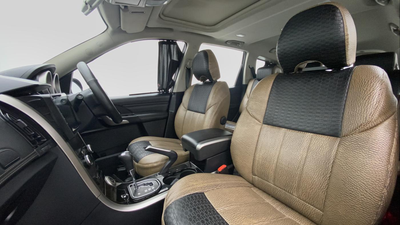 2019 Mahindra XUV500 W11 (O) AT, Diesel, Automatic, 37,939 km, Right Side Front Door Cabin