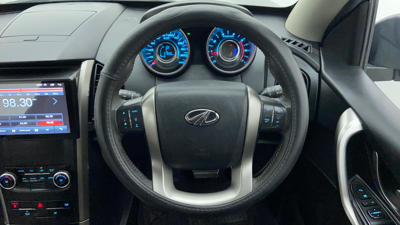2019 Mahindra XUV500 W11 (O) AT, Diesel, Automatic, 37,939 km, Steering Wheel Close Up