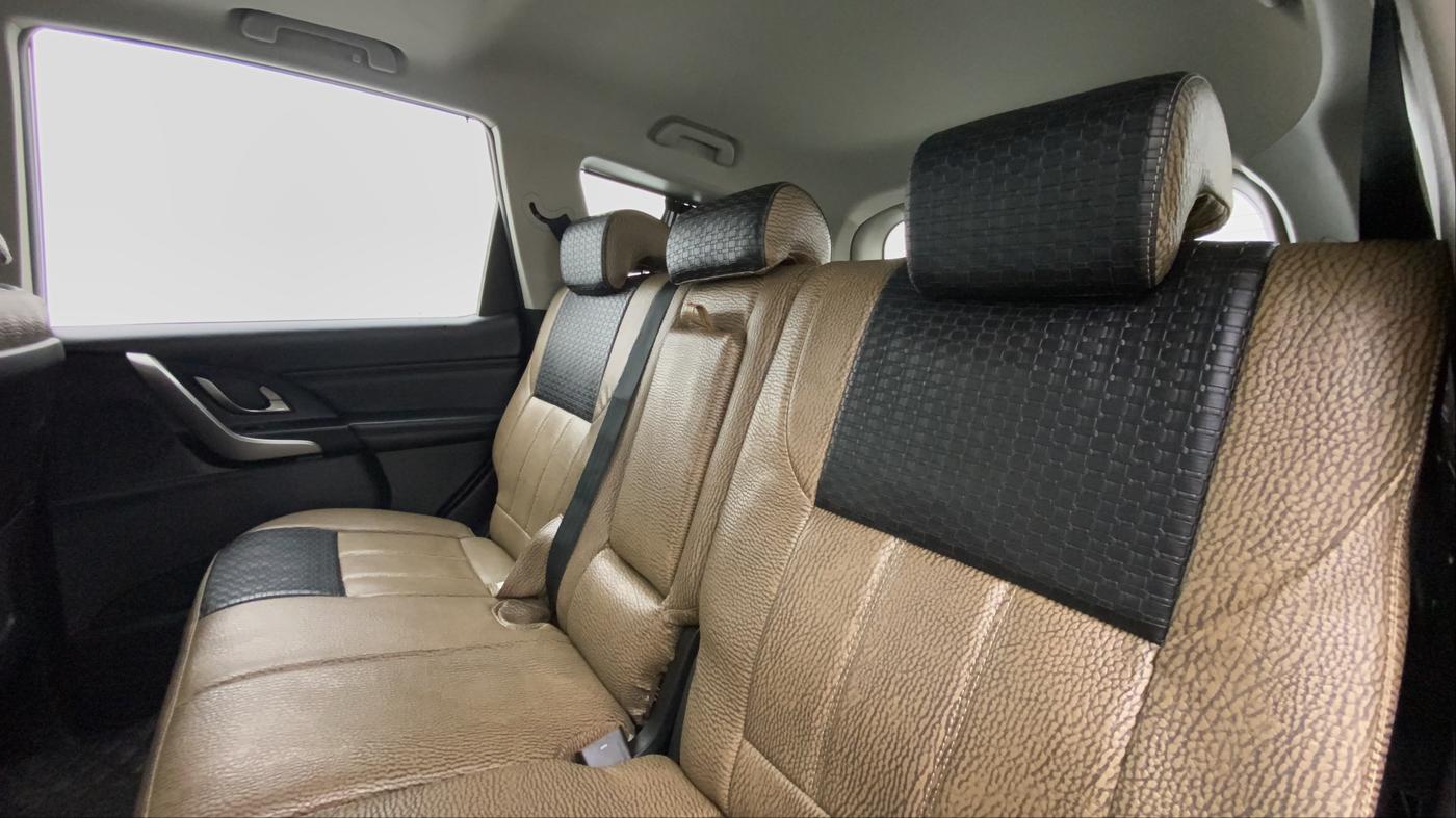 2019 Mahindra XUV500 W11 (O) AT, Diesel, Automatic, 37,939 km, Right Side Rear Door Cabin