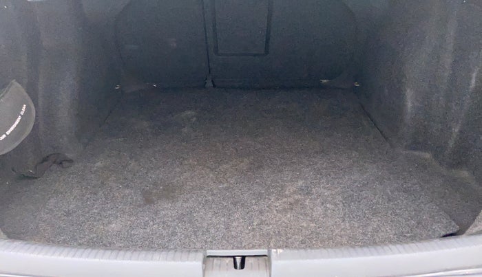 2015 Volkswagen Jetta HIGHLINE TDI AT, Diesel, Automatic, 99,881 km, Boot Inside View