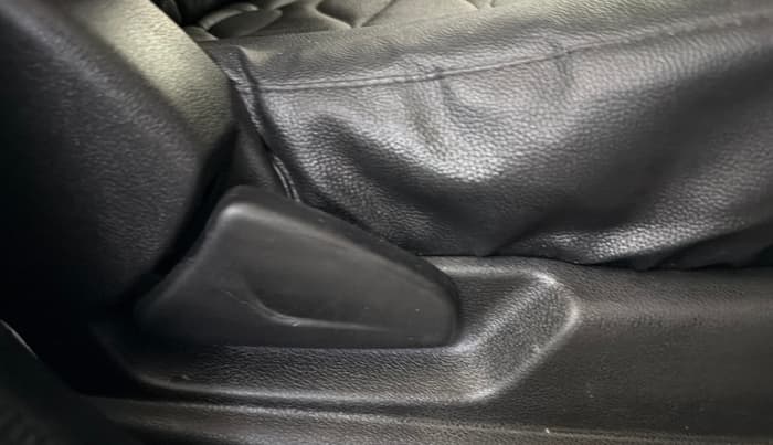 2021 Renault Kwid RXL, Petrol, Manual, 19,100 km, Driver Side Adjustment Panel