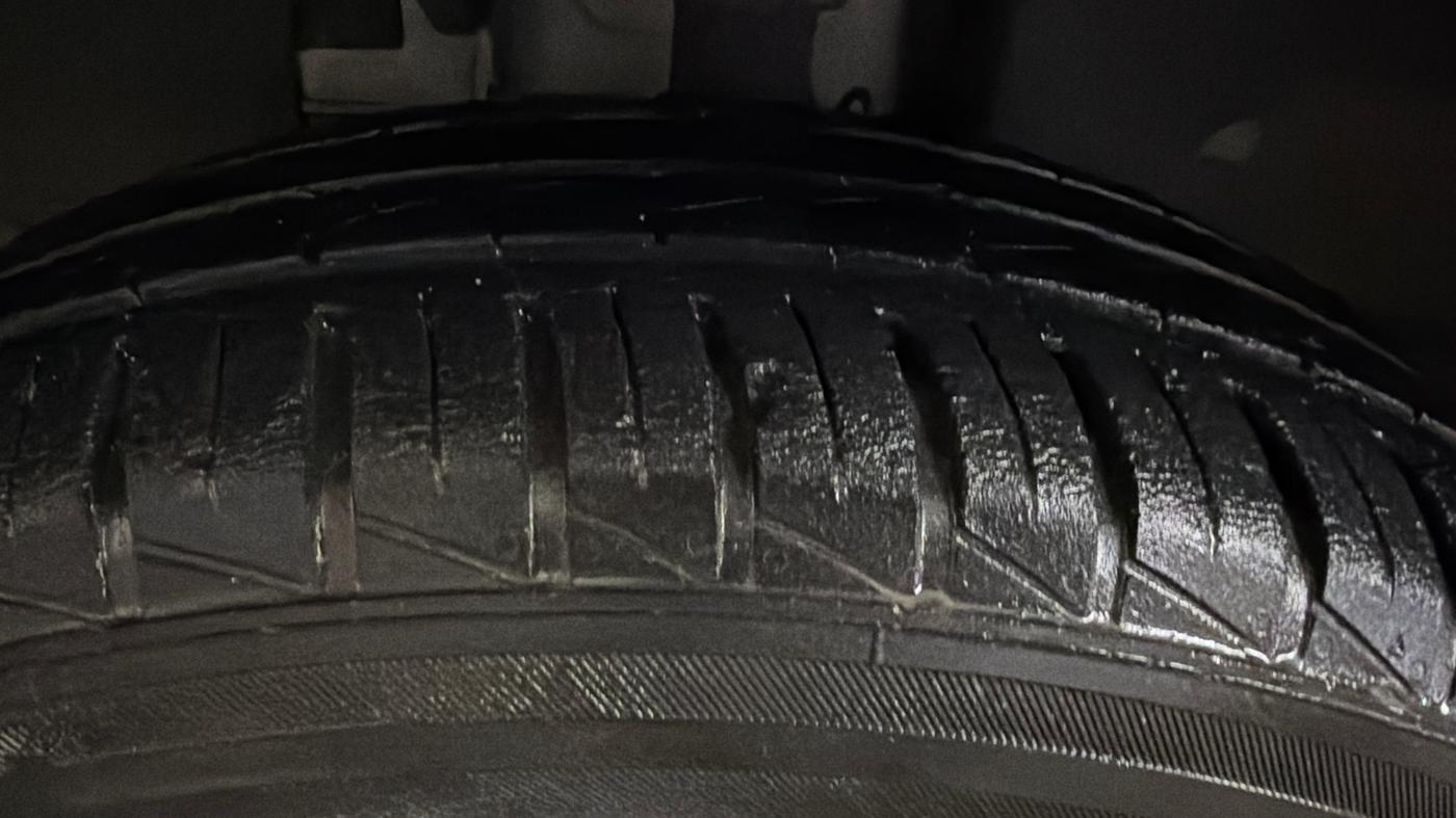 2021 Renault Kwid RXL, Petrol, Manual, 19,100 km, Left Front Tyre Tread