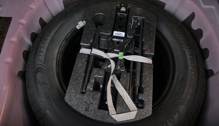 2022 Volkswagen TAIGUN TOPLINE 1.0 TSI MT, Petrol, Manual, 1,27,393 km, Spare Tyre