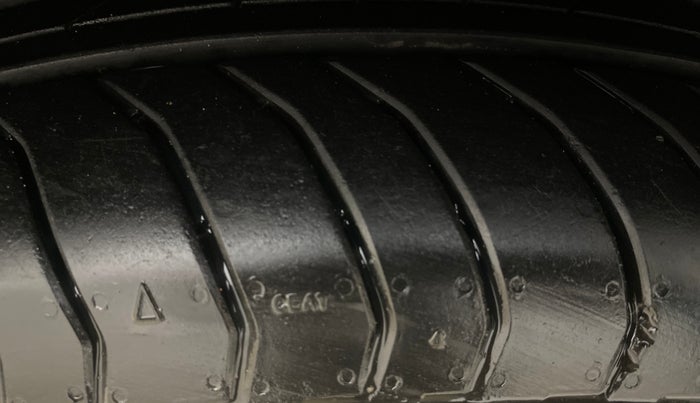 2022 Volkswagen TAIGUN TOPLINE 1.0 TSI MT, Petrol, Manual, 1,27,393 km, Left Front Tyre Tread