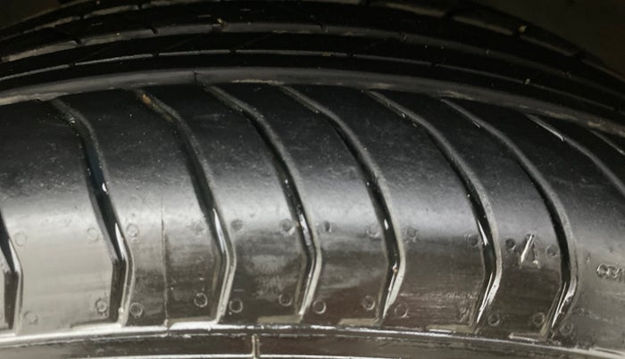 2022 Volkswagen TAIGUN TOPLINE 1.0 TSI MT, Petrol, Manual, 1,27,393 km, Right Front Tyre Tread