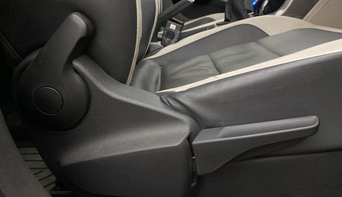 2022 Volkswagen TAIGUN TOPLINE 1.0 TSI MT, Petrol, Manual, 1,27,393 km, Driver Side Adjustment Panel