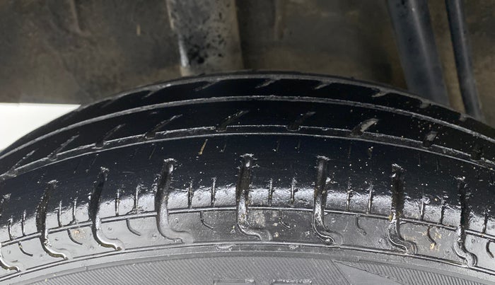 2016 Renault Kwid RXL, Petrol, Manual, 46,637 km, Right Rear Tyre Tread
