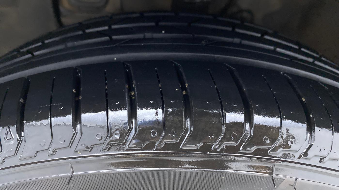 2017 Hyundai Elite i20 ASTA 1.2 (O), Petrol, Manual, 67,836 km, Left Front Tyre Tread