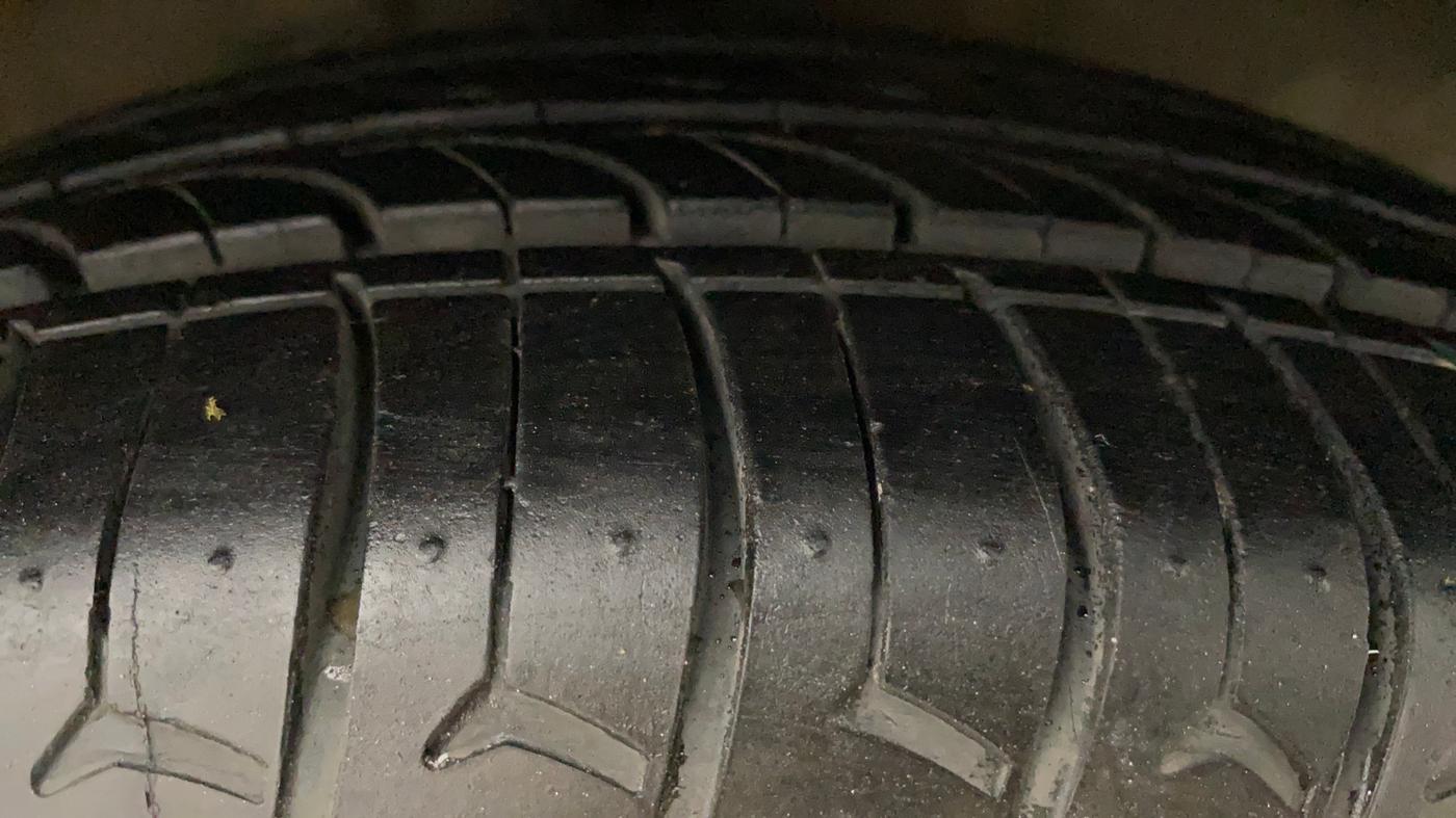 2018 Maruti Celerio VXI CNG, CNG, Manual, 90,082 km, Right Front Tyre Tread