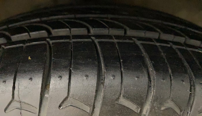 2018 Maruti Celerio VXI CNG, CNG, Manual, 90,082 km, Right Front Tyre Tread