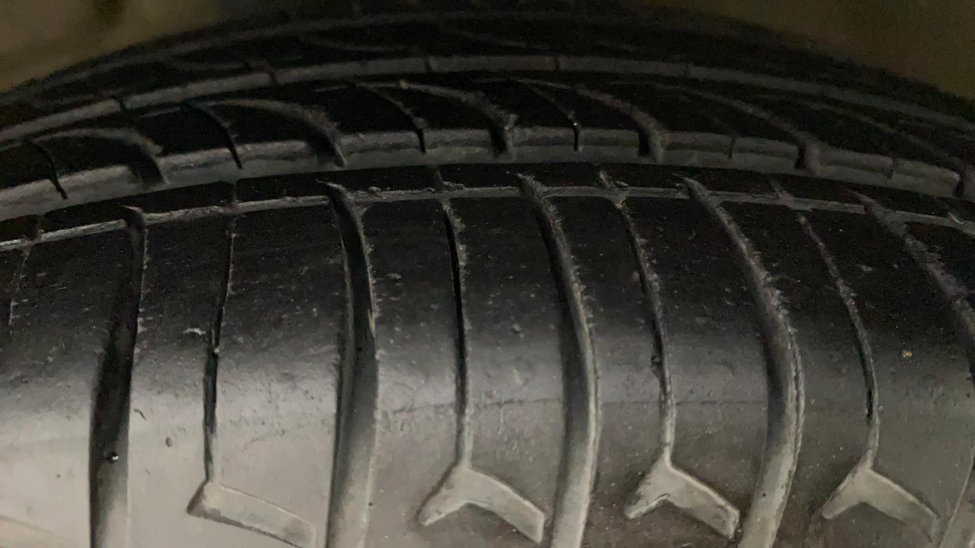 2018 Maruti Celerio VXI CNG, CNG, Manual, 90,082 km, Left Front Tyre Tread