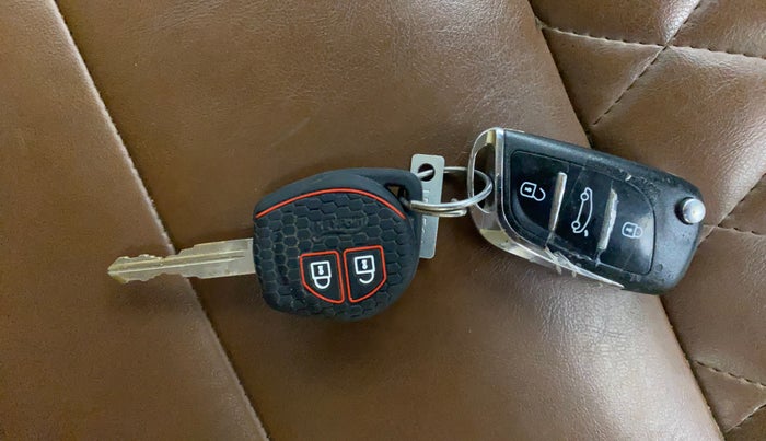 2014 Maruti Swift Dzire VXI AT, Petrol, Automatic, 97,002 km, Key Close Up