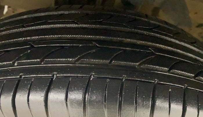2014 Maruti Swift Dzire VXI AT, Petrol, Automatic, 97,002 km, Left Front Tyre Tread