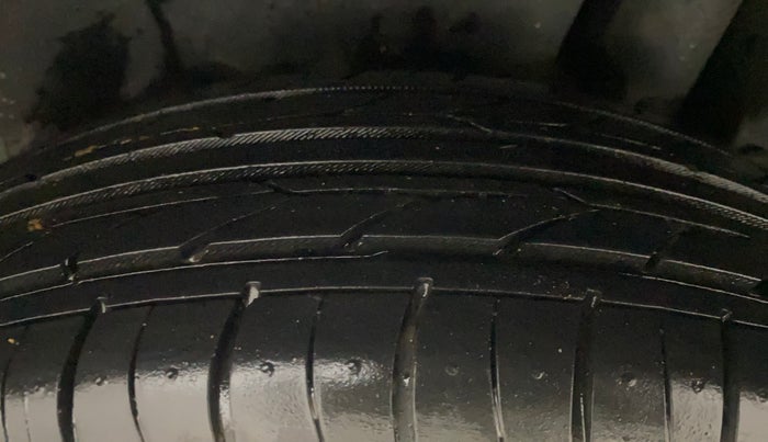 2014 Maruti Swift Dzire VXI AT, Petrol, Automatic, 97,002 km, Left Rear Tyre Tread