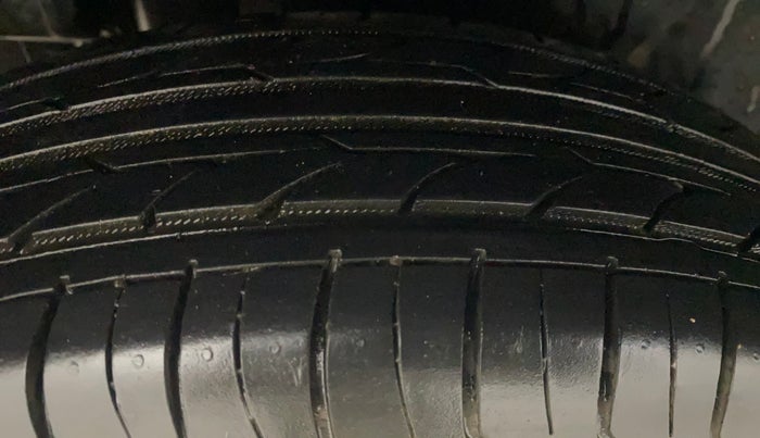 2014 Maruti Swift Dzire VXI AT, Petrol, Automatic, 97,002 km, Right Rear Tyre Tread