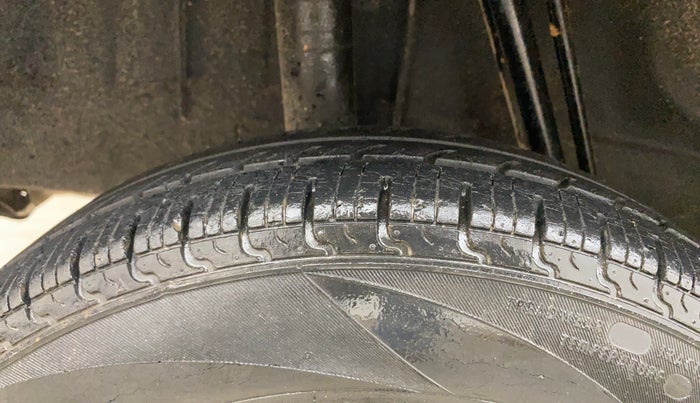 2018 Renault Kwid RXT 1.0 AMT, Petrol, Automatic, 28,606 km, Right Rear Tyre Tread