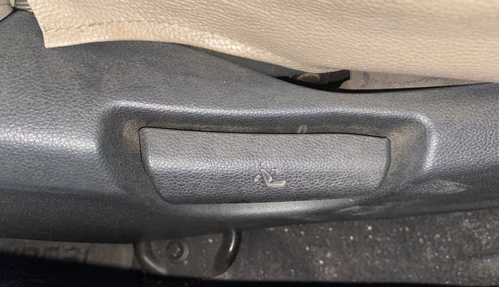 2015 Hyundai Xcent SX 1.2 (O), Petrol, Manual, 59,223 km, Driver Side Adjustment Panel