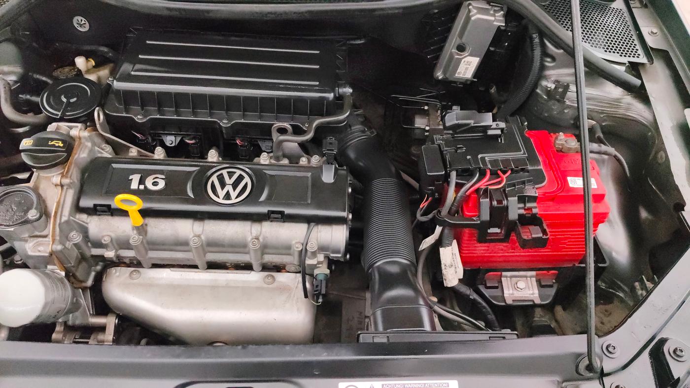 2014 Volkswagen Vento HIGHLINE 1.6 MPI, Petrol, Manual, 24,256 km, Engine View - Left