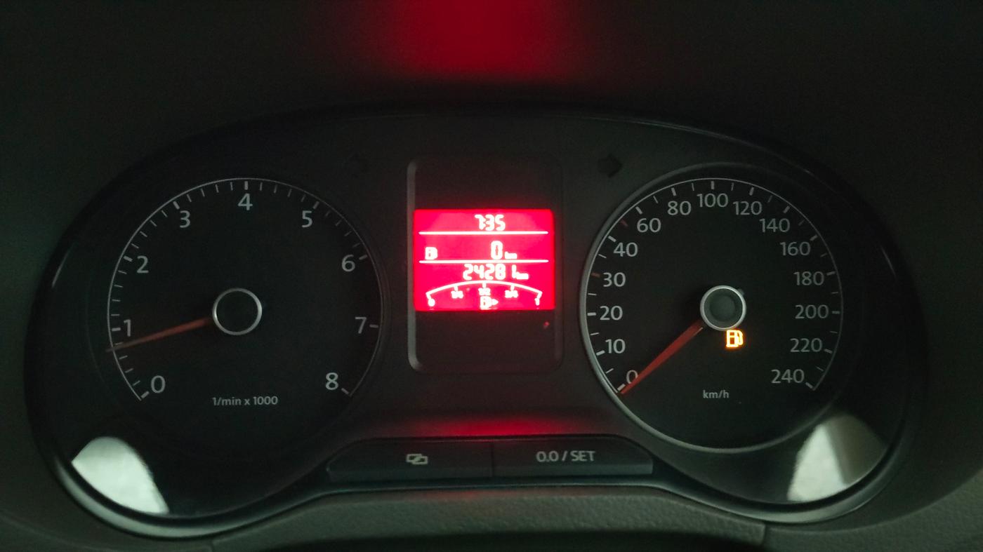 2014 Volkswagen Vento HIGHLINE 1.6 MPI, Petrol, Manual, 24,256 km, Odometer Image