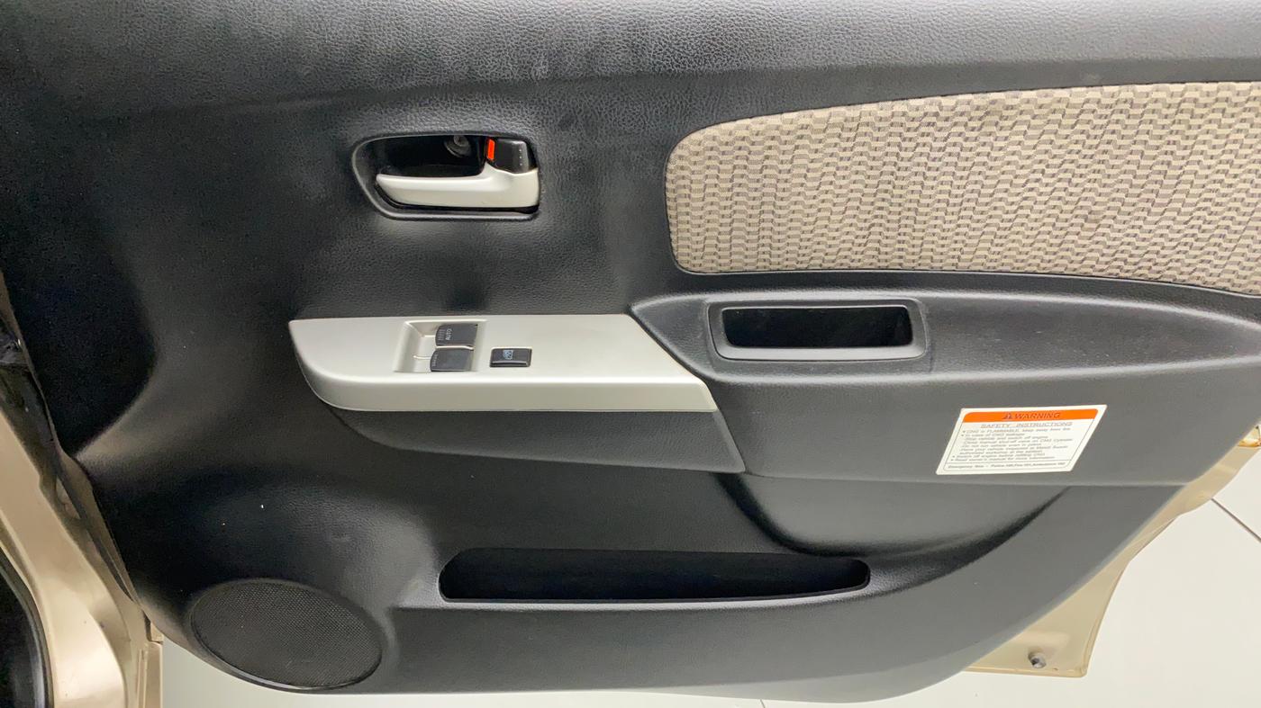 2014 Maruti Wagon R 1.0 LXI CNG, CNG, Manual, 75,067 km, Driver Side Door Panels Control
