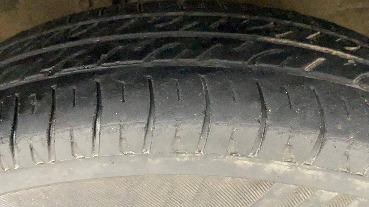2014 Maruti Wagon R 1.0 LXI CNG, CNG, Manual, 75,067 km, Right Front Tyre Tread