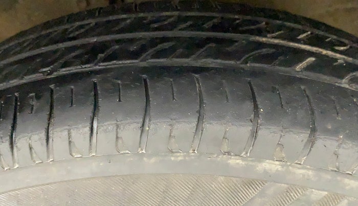 2014 Maruti Wagon R 1.0 LXI CNG, CNG, Manual, 75,067 km, Right Front Tyre Tread