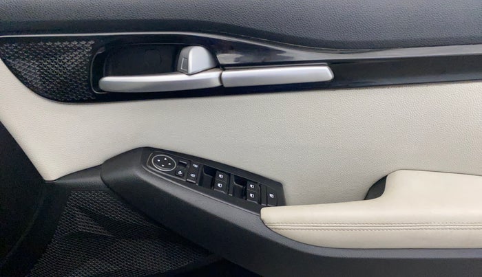 2022 KIA SELTOS HTX PETROL 1.5, Petrol, Manual, 59,618 km, Driver Side Door Panels Control