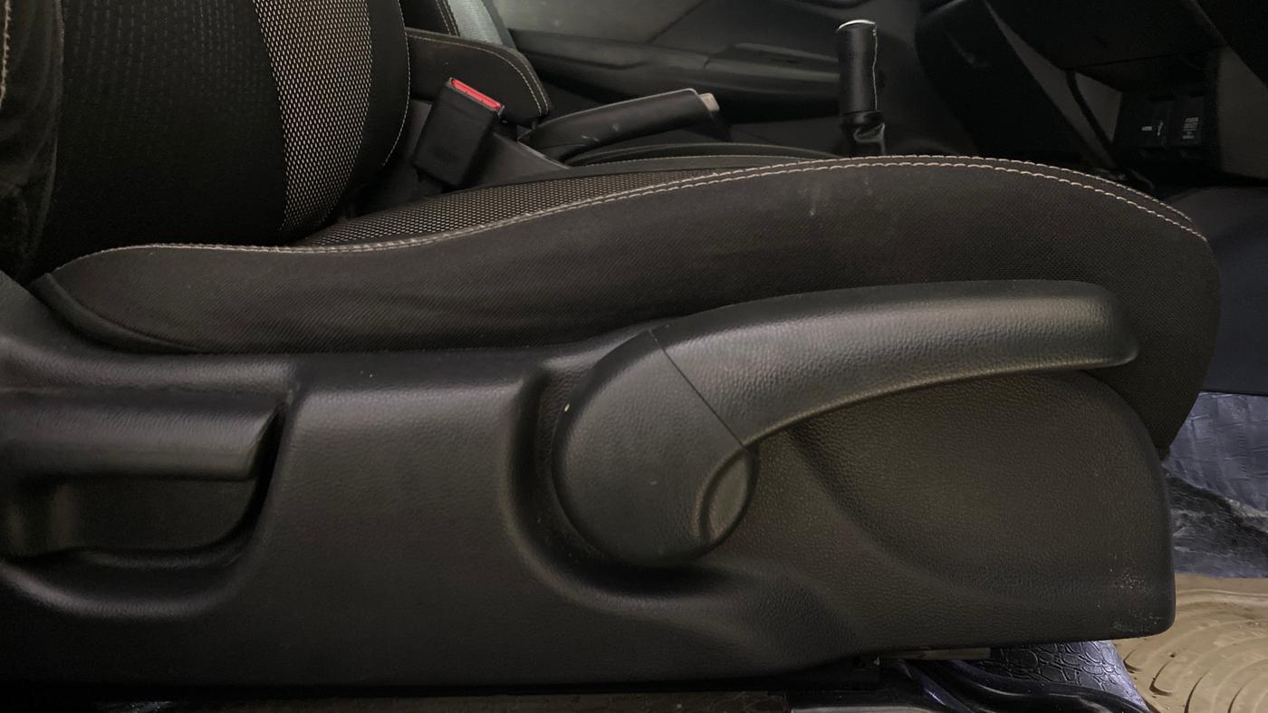 2017 Honda WR-V 1.5L I-DTEC VX MT, Diesel, Manual, 92,273 km, Driver Side Adjustment Panel