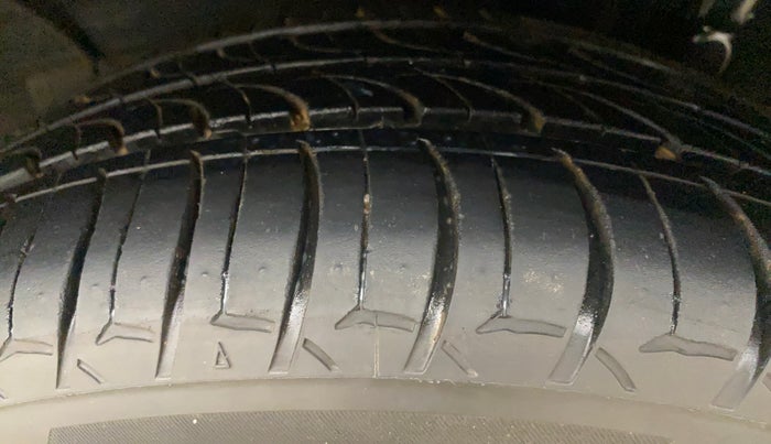 2022 Hyundai NEW I20 ASTA 1.2 MT, Petrol, Manual, 22,871 km, Left Rear Tyre Tread