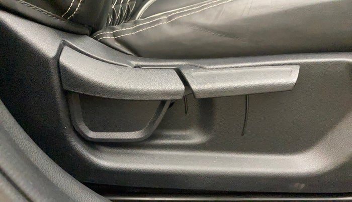 2022 Hyundai NEW I20 ASTA 1.2 MT, Petrol, Manual, 22,871 km, Driver Side Adjustment Panel