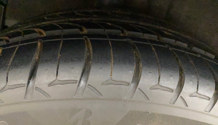 2022 Hyundai NEW I20 ASTA 1.2 MT, Petrol, Manual, 22,871 km, Right Rear Tyre Tread