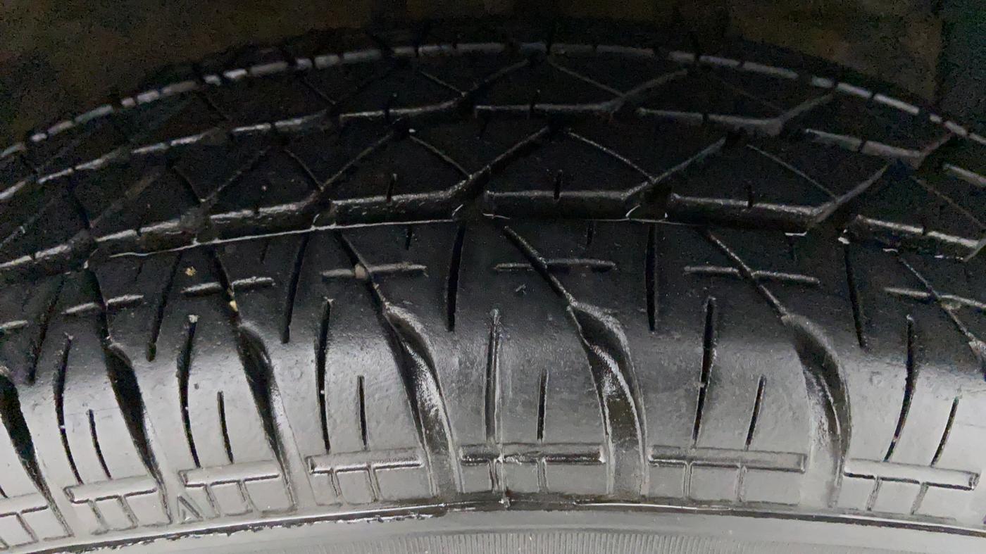 2014 Maruti Swift Dzire VXI, Petrol, Manual, 61,871 km, Right Front Tyre Tread