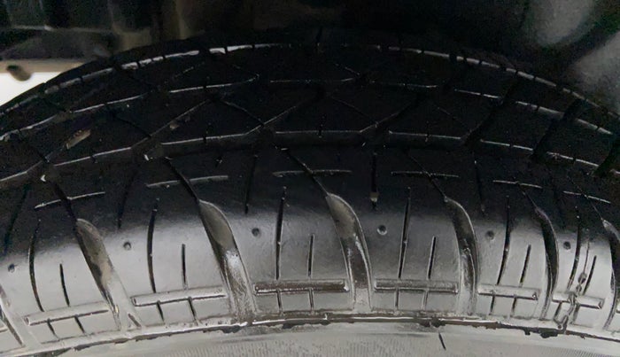 2014 Maruti Swift Dzire VXI, Petrol, Manual, 61,871 km, Right Rear Tyre Tread