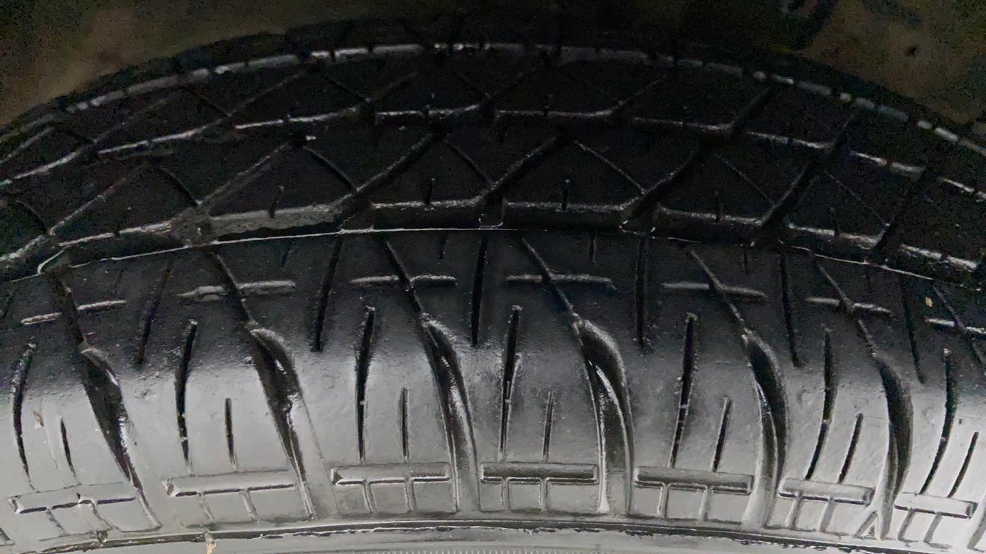 2014 Maruti Swift Dzire VXI, Petrol, Manual, 61,871 km, Left Front Tyre Tread