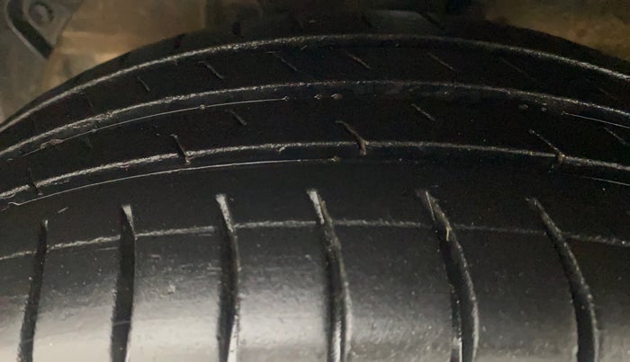 2016 Hyundai Grand i10 SPORTZ 1.2 KAPPA VTVT, Petrol, Manual, 63,843 km, Left Front Tyre Tread