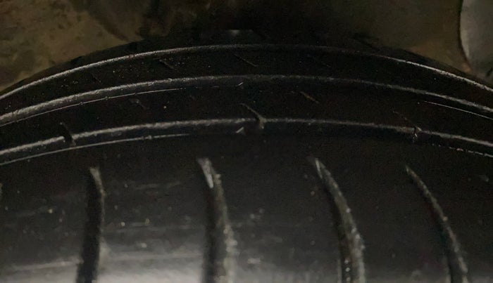 2016 Hyundai Grand i10 SPORTZ 1.2 KAPPA VTVT, Petrol, Manual, 63,843 km, Right Front Tyre Tread