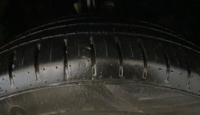 2017 Maruti Baleno ALPHA PETROL 1.2, Petrol, Manual, 88,657 km, Right Front Tyre Tread