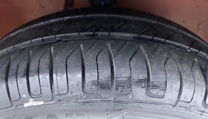 2014 Maruti Alto K10 VXI P, Petrol, Manual, 17,625 km, Right Front Tyre Tread