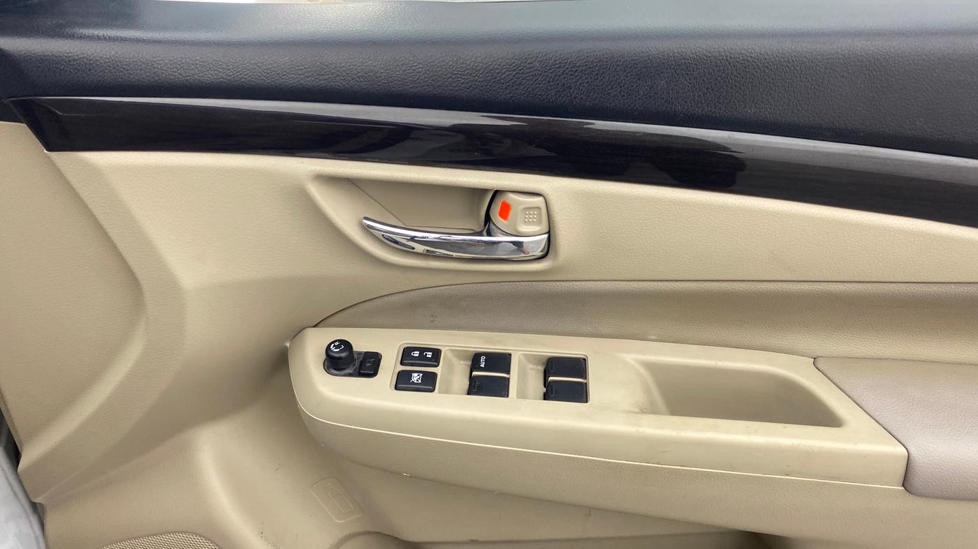 2017 Maruti Ciaz ALPHA 1.4 PETROL, Petrol, Manual, 97,264 km, Driver Side Door Panels Control