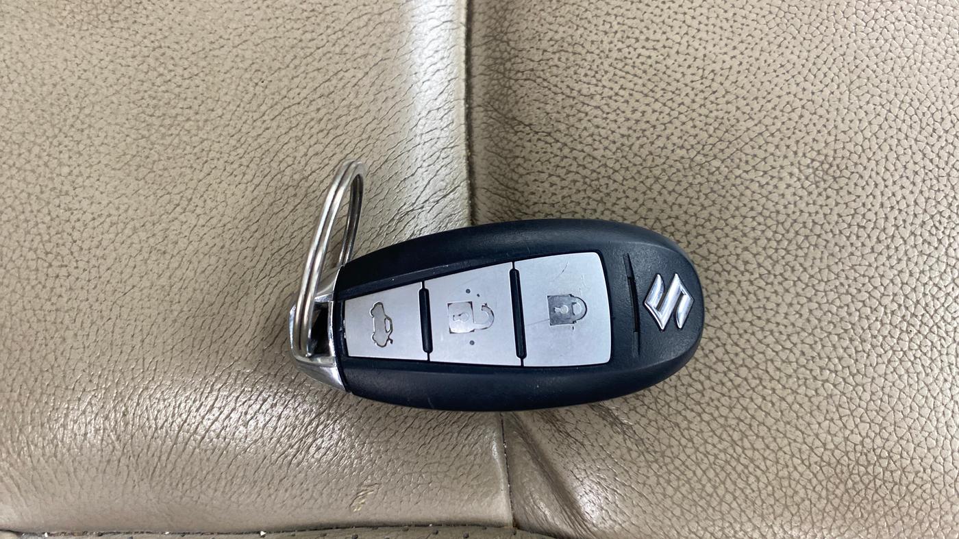 2017 Maruti Ciaz ALPHA 1.4 PETROL, Petrol, Manual, 97,264 km, Key Close Up