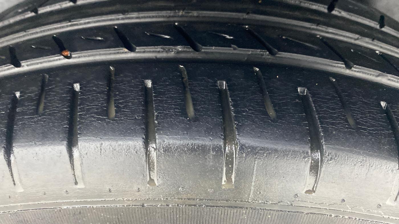 2017 Maruti Ciaz ALPHA 1.4 PETROL, Petrol, Manual, 97,264 km, Left Rear Tyre Tread