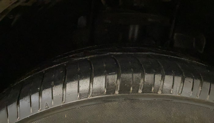 2018 Tata Tiago XZ PETROL, CNG, Manual, 1,01,033 km, Right Front Tyre Tread