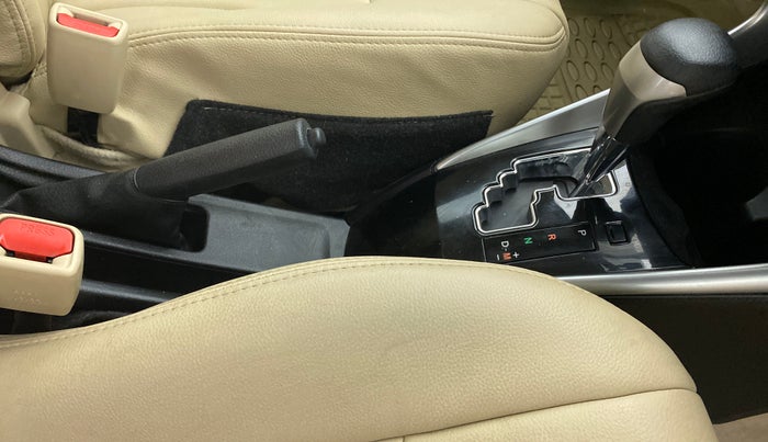 2018 Toyota YARIS V CVT, Petrol, Automatic, 18,877 km, Gear Lever