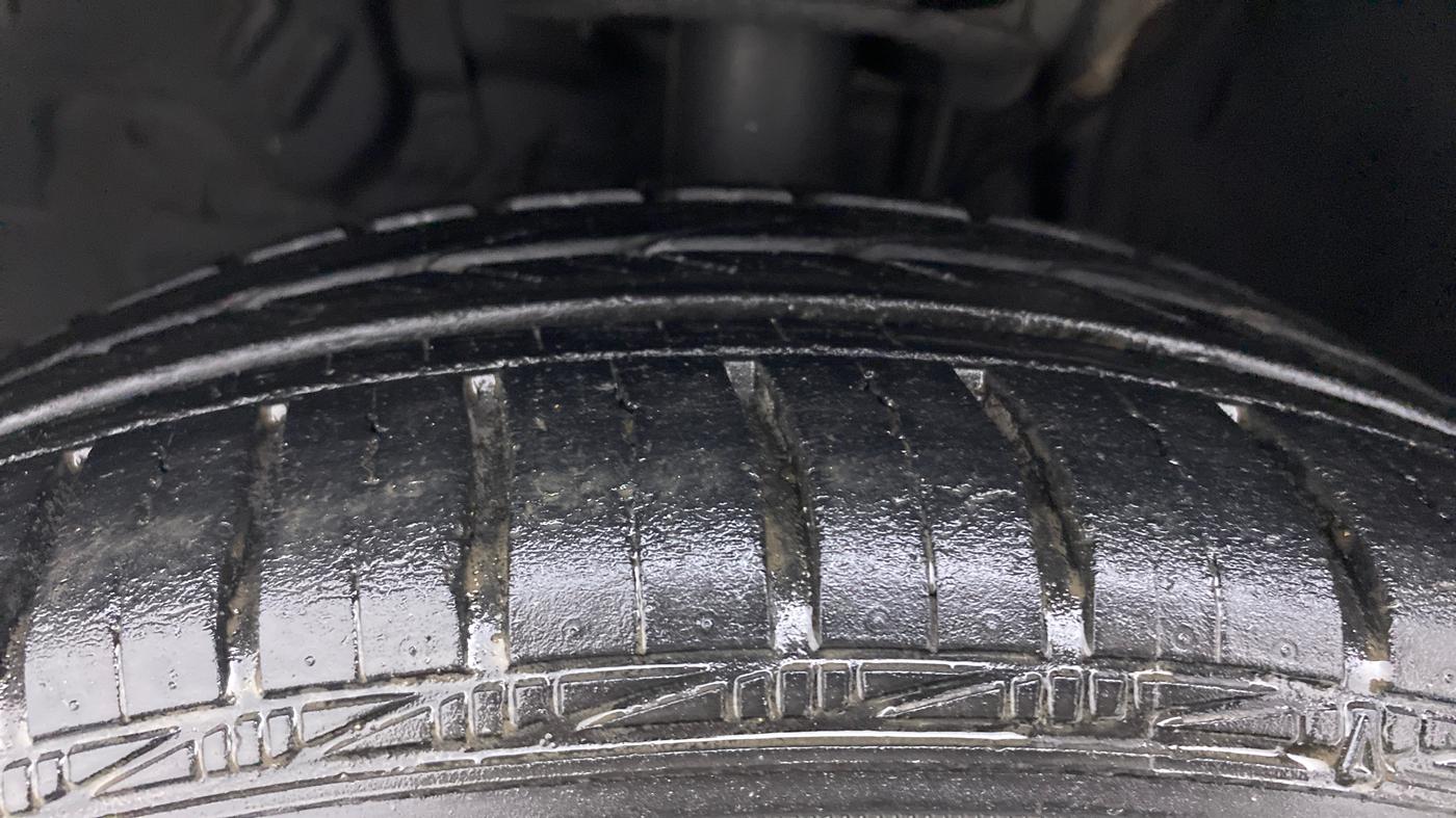 2018 Toyota YARIS V CVT, Petrol, Automatic, 18,877 km, Left Front Tyre Tread