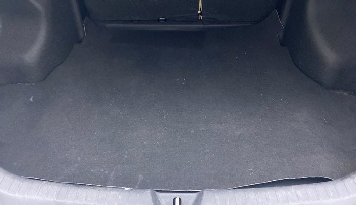 2018 Toyota YARIS V CVT, Petrol, Automatic, 18,877 km, Boot Inside