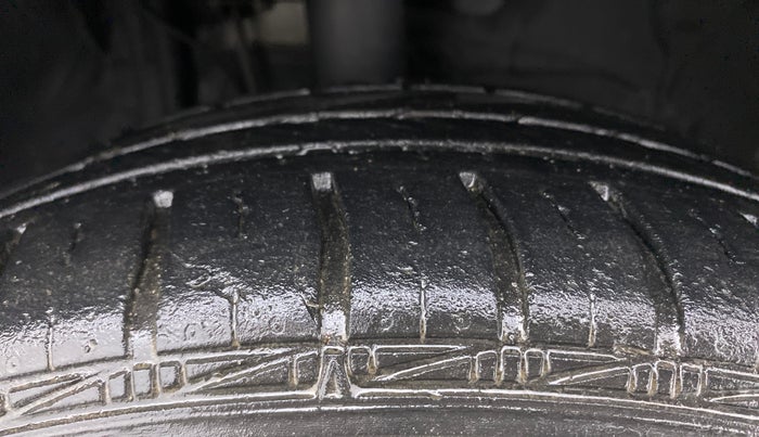 2018 Toyota YARIS V CVT, Petrol, Automatic, 18,877 km, Right Front Tyre Tread