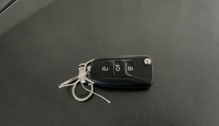 2022 Tata ALTROZ XM PLUS PETROL, Petrol, Manual, 58,299 km, Key Close Up