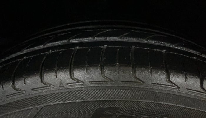 2022 Tata ALTROZ XM PLUS PETROL, Petrol, Manual, 58,299 km, Right Front Tyre Tread