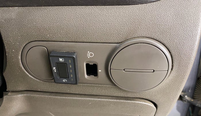 2011 Hyundai i10 SPORTZ 1.2, CNG, Manual, 84,120 km, Dashboard - Headlight height adjustment not working