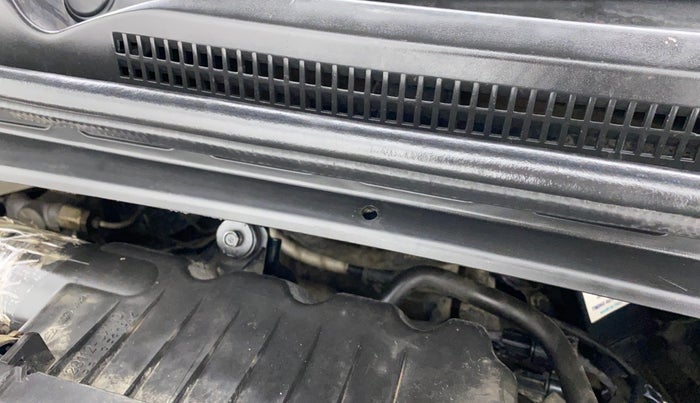 2011 Hyundai i10 SPORTZ 1.2, CNG, Manual, 84,120 km, Bonnet (hood) - Cowl vent panel has minor damage